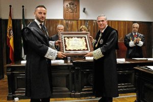 Miguel Ángel Tortosa,  presidente de los GGSS, a la izquierda.