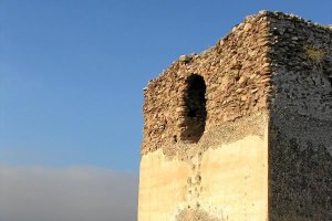 Elcastillo presenta un estado de deterioro y ruina muy preocupante.