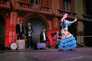 Mayte Beltrán, durante una actuación en la Plaza Vieja.