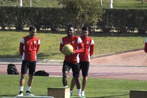 Thievy en el calentamiento.