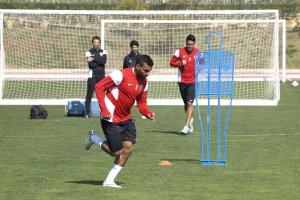 Míchel Macedo en el calentamiento.