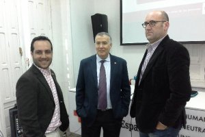 Fran Vicente, José Carlos Sánchez Berenguel y Diego Ortiz, de Cruz Roja.