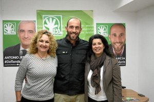 Carmen María González, Marta Mejías y Ricardo García, del PA.