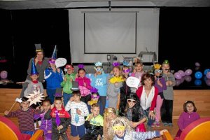 Las hadas cuentacuentos, la concejala y los niños en Carboneras