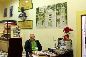 Ignacio López estudia Historia y escribe además.