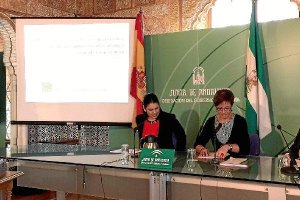 noemí Cruz y Adriana Valverde presentan el decreto