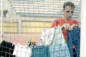 El árbitro Corbarán participa en el vídeo.