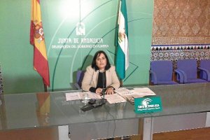 La delegada de Educación durante la rueda de prensa.