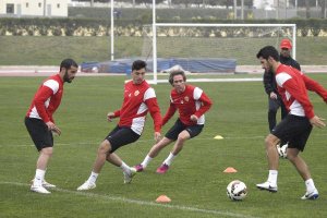 Ximo, en uno de los rondos de calentamiento.