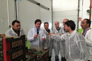 El alcalde de El Ejido durante su visita a Cohorsan.