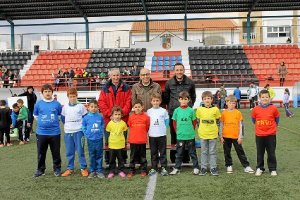 El alcalde de Huércal Overa posa en El Hornillo con las estrellas del mañana.