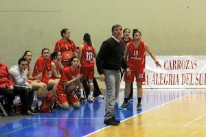 El entrenador llama a la afición para que ayude a las almerienses en los partidos clave.