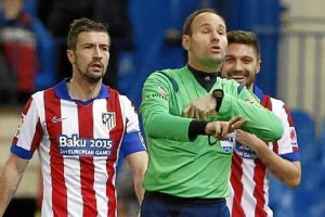 Mateu Lahoz en el partido Atlético-Almería.