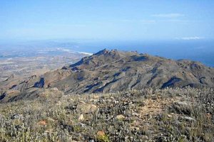 La Sierra de Cabrera domina y conforma parte del Parque Natural