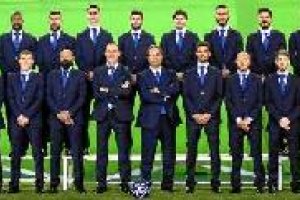 Esta es la plantilla del Deportivo con el traje oficial.