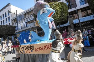 Portada por Las Niñas el espeto fue conducido bajo los vítores de cientos de ciudadanos hasta su fat