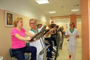 Ejercicios de rehabilitación cardíaca en un centro de la Junta de Andalucía en una imagen de archivo