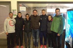 Triatletas y el coordinador de Mojaqua, Felipe Kirsch.