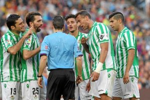 Los jugadores del Real Betis en un partido de la pasada temporada.