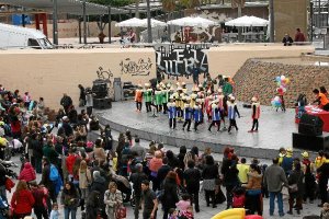 El anfiteatro de la Rambla se llenó de disfraces durante el certamen de carnaval.