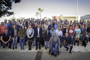 El candidato Carmelo Rodríguez con un grupo de profesores que le apoyan en su candidatura