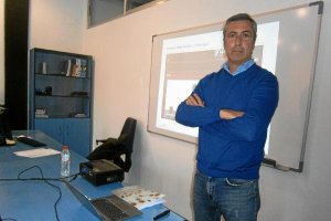 El experto en redes, Álex López, impartió el taller a empresarios.