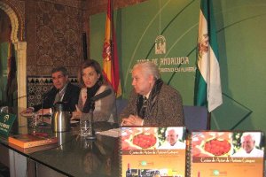 Pedro Caparrós, Sonia Ferrer y Antonio Gázquez durante la presentación del libro.