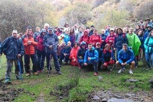participantes en una actividad de senderismo del 2014.