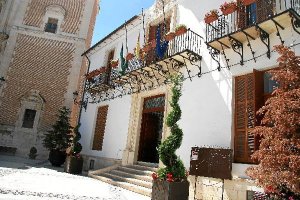 la policía local está en el edificio consistorial.
