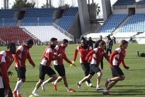 Gran ambiente en el entrenamiento rojiblanco.