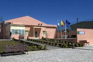 Entrada del centro de menores Tierras de Oria, en el que actualmente hay 120 jóvenes.