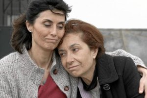 Fotograma del material rodado en Purchena estos días con las dos protagonistas.