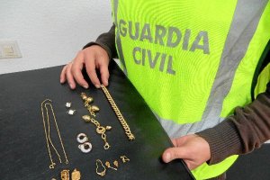 Algunos de los objetos recuperados por la Guardia Civil