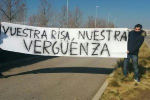 La pancarta en Valdebebas.