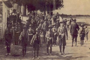 Exploradores en un desfile durante la década de 1920.