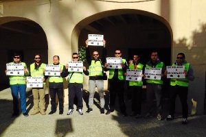 Agentes de la UPBLA ayer en el Ayuntamiento de Almería
