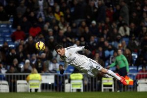 James, volando para hacer el 1-0.