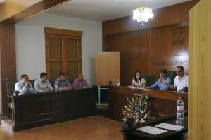 Sesión plenaria anterior donde aparece parte de la Corporación municipal de Oria