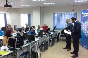 El presidente de FAAM, Valentín Sola, y Jesús Vega, de la Caixa, presentan el proyecto de empleabili