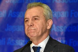 Aguirre deja de ser el seleccionador de japón salpicado por un partido.