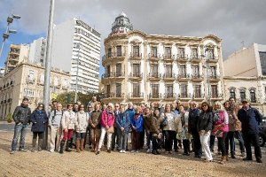 Foto de familia de los participantes en el encuentro en Puerta de Purchena. 