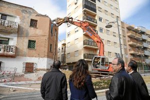 Inicio de los trabajos de demolición en las Casas de los Maestros