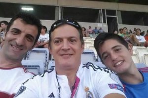 José Reyes (centro de la imagen) en el campo de Santo Domingo.