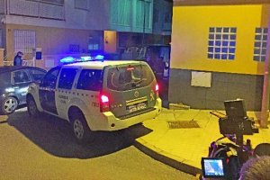 levantamiento del cadáver en la calle Celia Viñas de Pechina la noche del martes