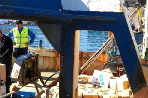Pesquero localizado por Aduanas