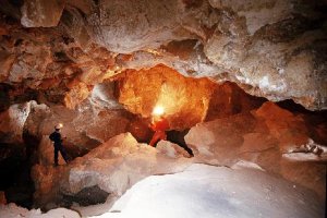 Mina de ‘lapis specularis’ o espejuelos ubicada en la provincia de Cuenca / speleominas.blogspot