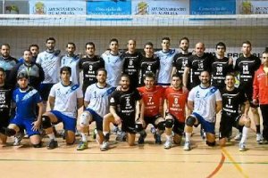 Los equipos posaron en la pista del palacio Mediterráneo.