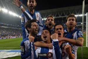 Rubén Duarte, en la parte superior, celebrando el 2-0.