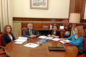 Crespo preside la reunión en la Subdelegación del Gobierno en Almería