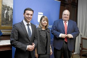 Patricia Rosales, junto a Javier A. García y Eugenio Gonzálvez, ayer en Diputación.